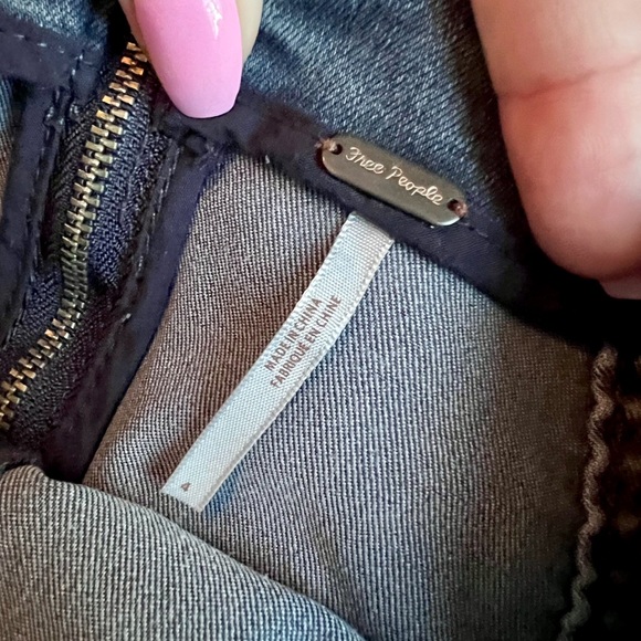 Free People Jean Skirt Size 4. Grey distressed denim. Stretchy and comfortable! - Picture 7 of 16